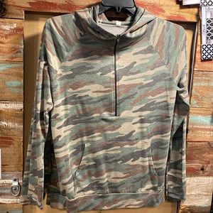 Vanilla bay pull over, long sleeve, camo, print, zipper with pockets